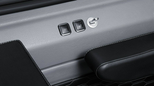 Xe có giá bán lên tới 252.000 USD &#40;khoảng 5,6 tỷ đồng&#41;.