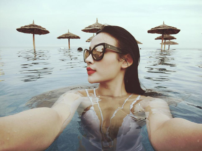Cô nàng&nbsp;tự mình kinh doanh thời trang và mỹ phẩm.&nbsp;
