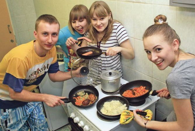 Bữa ăn đơn giản của sinh viên.