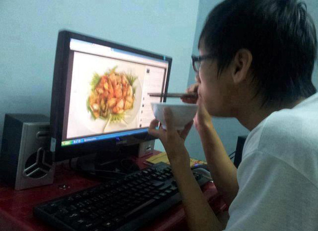 Sinh viên với bữa ăn cuối tháng.