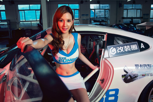 Theo thông tin từ Porsche, mẫu xe 911 GT3 Cup 2017 sẽ được sản xuất tại nhà máy chính ở Stuttgart, Đức. Sau đó, xe sẽ được chạy thử và cân chỉnh tại trung tâm đua xe thể thao Weissach. Đây là nơi các mẫu xe được kiểm tra kỹ lưỡng bởi một tay đua chuyên nghiệp trước khi giao cho khách hàng.