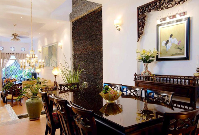 Nội thất đắt tiền, được chạm khắc tinh tế&nbsp;bên trong căn nhà.