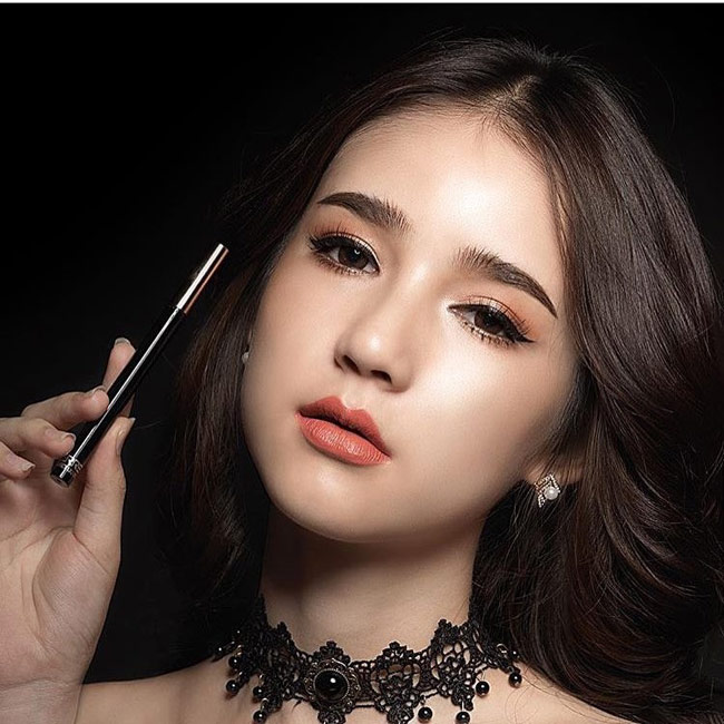 Khó có thể nhận ra, cô gái trong bức hình là một người chuyển giới.&nbsp;