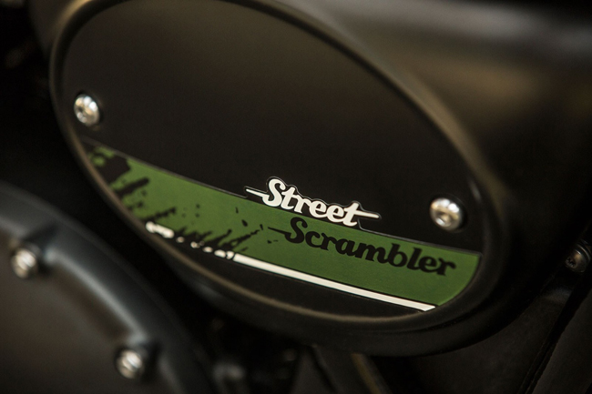 Scrambler 2017 có bốn lựa chọn màu sắc đen nhám Jet Black, xanh mờ Matte Khaki Green, đỏ Korosi Red và bạc Frozen Silver.