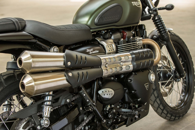 Mặc dù Triumph không công bố bất kỳ thông tin nào về giá, cũng như thời điểm chiếc Street Scrambler 2017 lên kệ, nhưng nguồn tin từ Triumph Malaysia tiết lộ rằng chiếc xe sẽ lăn bánh trên đường vào đầu năm mới tại châu Âu.