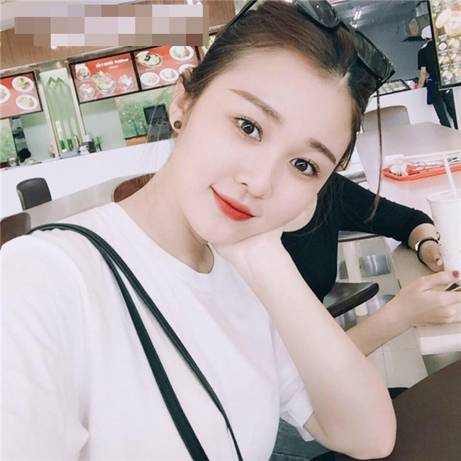 Ít người nào có thể đoán ra rằng, Thủy tốt nghiệp khoa Giáo dục, Đại học KHXH&amp;NV TP.HCM.