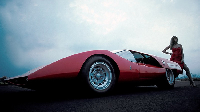 chiếc Fiat Abarth 2000 cổ này có trọng lượng khô đạt 670kg