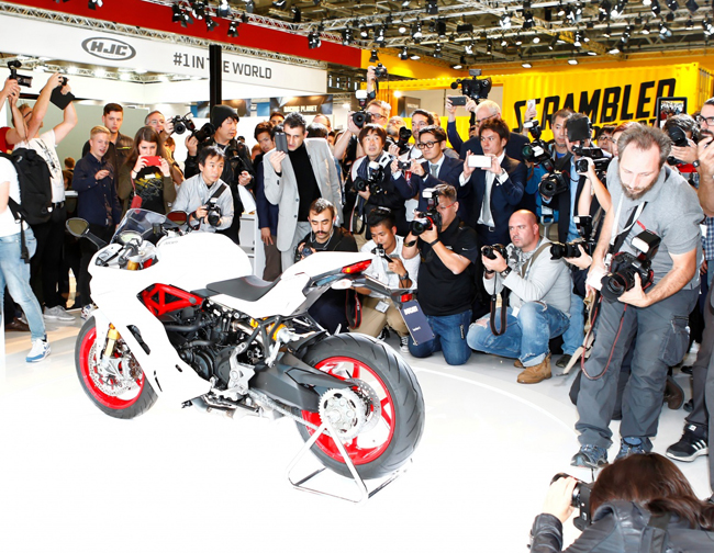 Ducati SuperSport 2017 sở hữu chiều cao yên xe là 808 mm, thấp hơn 19,8 mm so với dòng Panigale.