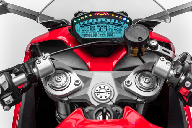 Tại thị trường Mỹ, Ducati SuperSport có giá 12.995 USD cho bản tiêu chuẩn và 14.795 USD cho bản S.