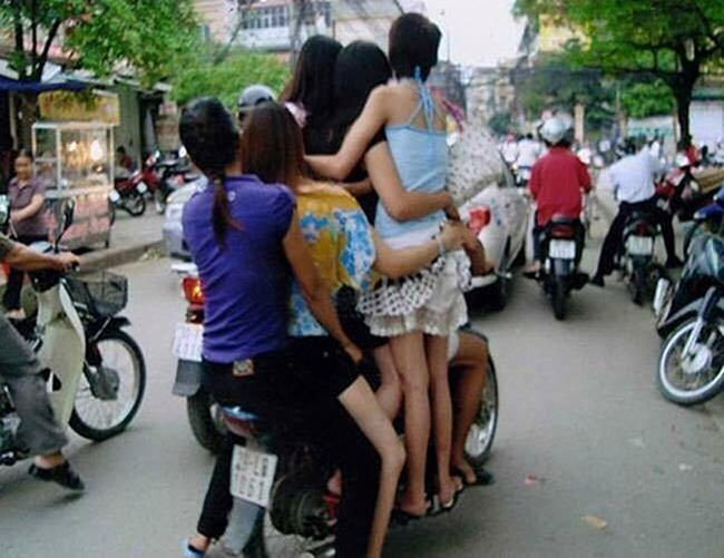 Chị em tốt là phải luôn đi cùng nhau.