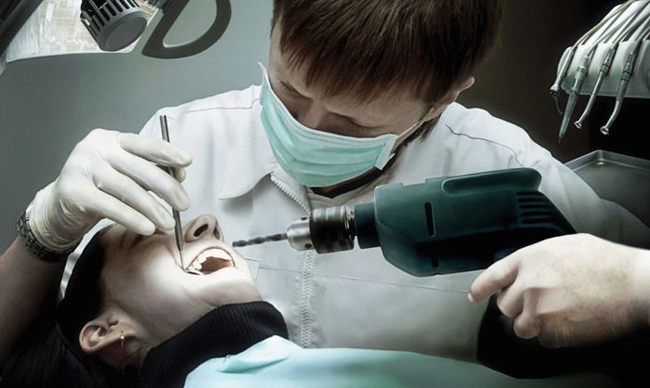 Nằm im để anh làm việc xem nào.