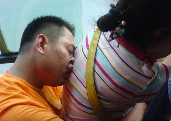 Ô hay, mệt quá ngủ một tí mà cũng bị &#34;soi&#34; nữa.