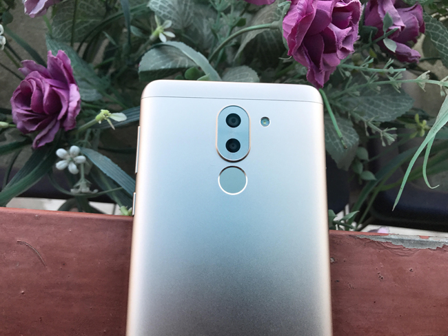 Đây là smartphone tầm trung đầu tiên có camera kép