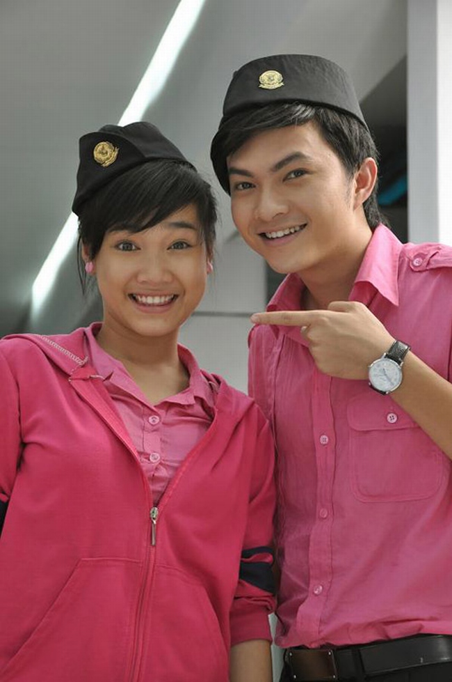 Mới đây, trong chương trình Ca sỹ giấu mặt, Trường Giang liên tục chê Nhã Phương &#34;xấu hoắc&#34; trên sóng truyền hình. Đó là thời điểm, Nhã Phương bắt đầu xuất hiện cùng Nam Cường trong phim và các sản phẩm âm nhạc của nam ca sĩ này.