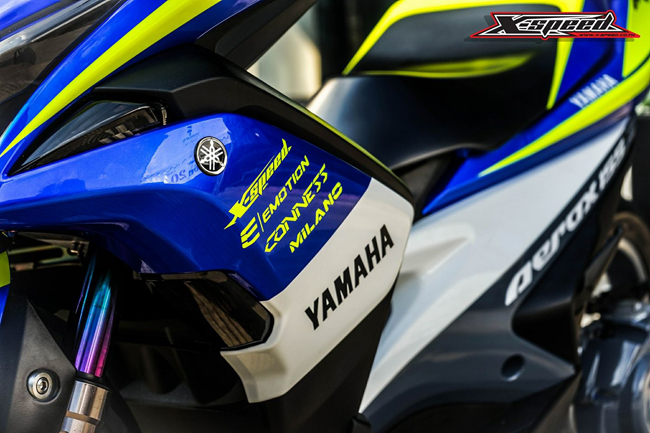 Yamaha Aerox 155 độ vẫn sở hữu khối động cơ loại&nbsp;SOHC dung tích 155 phân khối, làm mát bằng dung dịch, phun xăng điện tử, công suất 14,7 mã lực tại vòng tua máy 8.000 vòng/phút, mô-men xoắn cực đại 13,8 Nm tại 6.250 vòng/phút. Truyền động bằng dây đai.