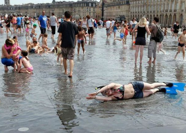 Nước ít thế này làm sao mà tập &#34;lặn&#34; đây?