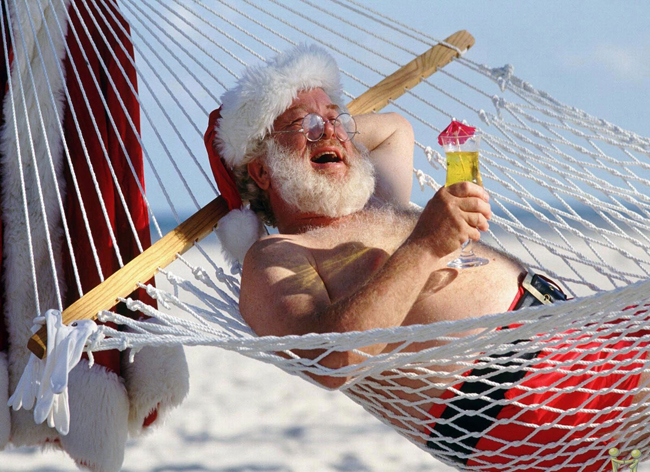 Tranh thủ đi du lịch còn về đi phát quà Noel nữa chứ.