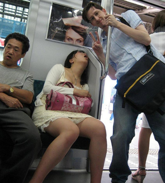 &#34;Tự sướng&#34; với &#34;công chúa ngủ gật&#34;.
