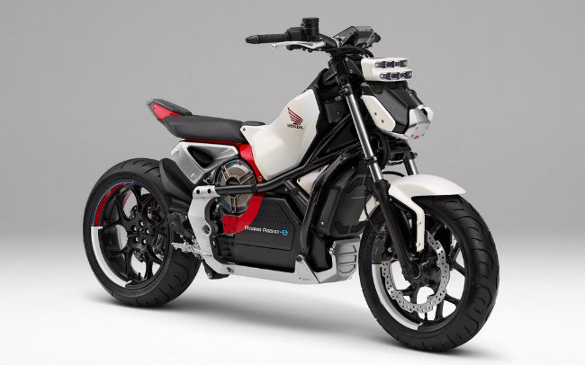 Honda sẽ trình diện mẫu môtô mới hấp dẫn được xây dựng ưu ái cho những người tập chơi môtô sử dụng thoải mái một phương tiện xe hai bánh ngay từ lần đầu. Xe sẽ là một trong những điểm sáng mà Honda định trình làng trước công chúng tại Triển lãm xe Tokyo lần thứ 45, dự kiến diễn ra từ ngày 27.10-5.11.2017.