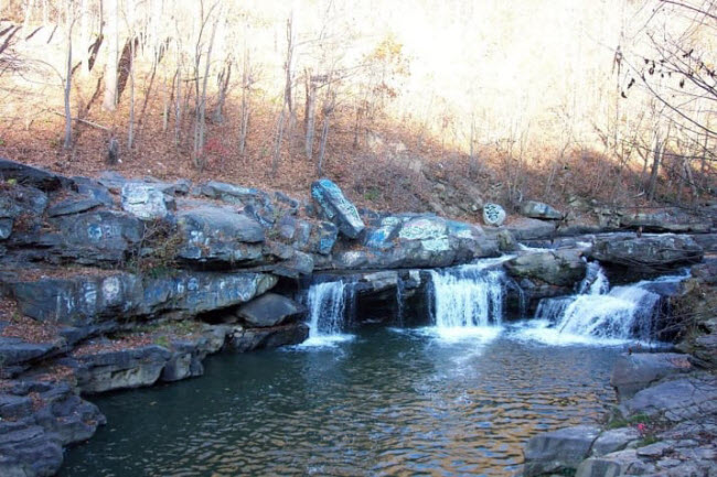 Suối Jacob ở Scottdale và Mt. Pleasant, &nbsp;bang Pennsylvania, Mỹ.