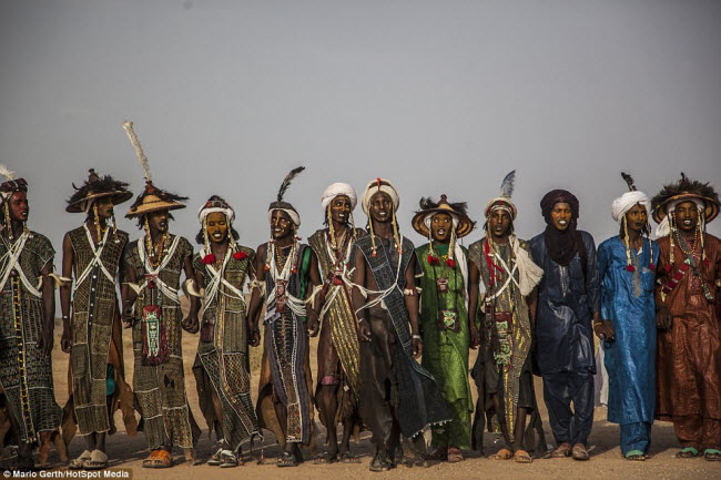 Fula Wodaabe là bộ tộc đa phu và người phụ nữ được phép lấy nhiều chồng.