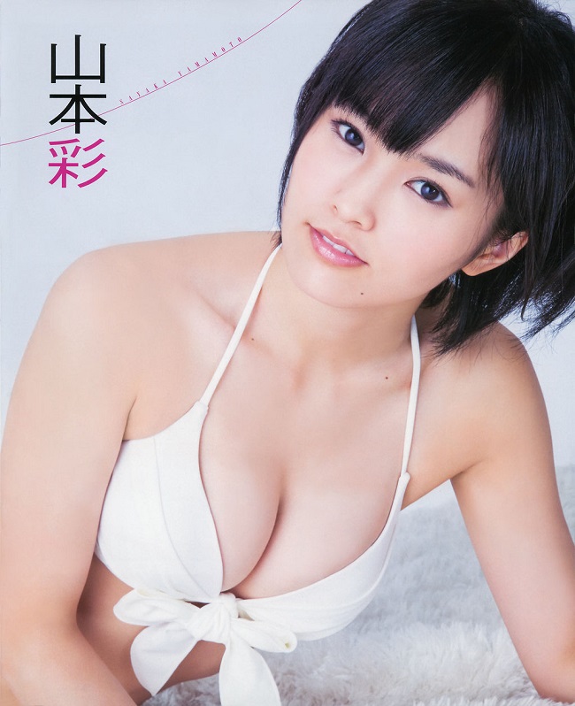 Sayaka rất đắt show chụp hình quảng cáo áo tắm và nội y.&nbsp;