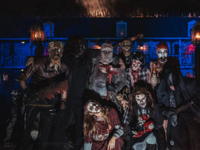 Nightmare New England, Massachusetts: Ngôi nhà ma này gồm 5 khu giải trí kinh dị và một trong số đó là thế giới của những quái vật.