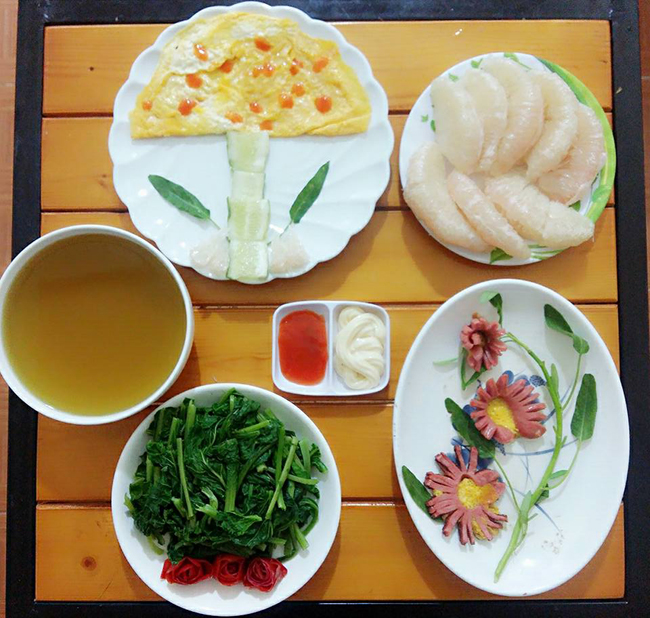 Vì nấu ăn là sở thích&nbsp;nên chị không cảm thấy mệt mỏi chút nào, mâm cơm nào&nbsp;cũng đều cố gắng làm trong vòng 30 phút mà vẫn phải đảm bảo rằng món nào cũng đẹp&nbsp;lung linh thì mới hấp dẫn mọi người được.&nbsp;