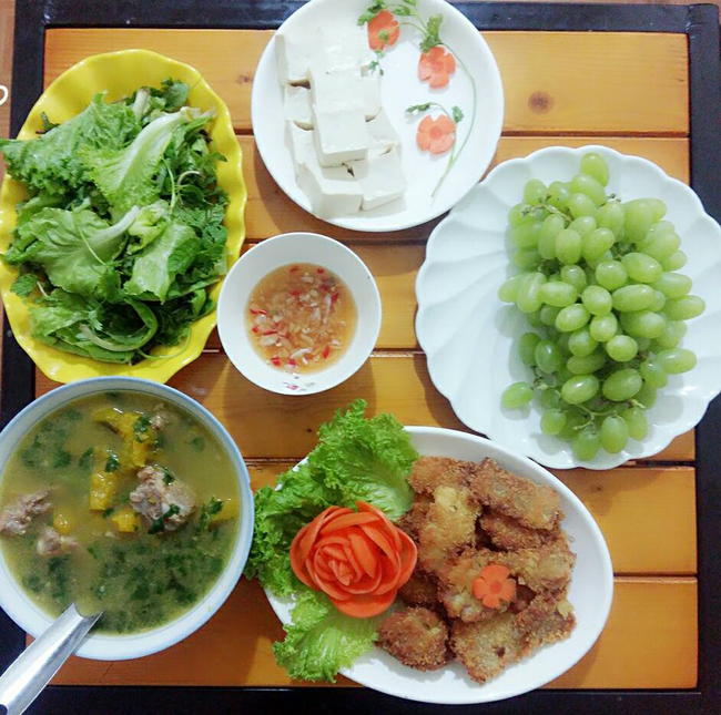 Nhìn mâm cơm ngon thế này ai mà cưỡng lại nổi chứ!?
