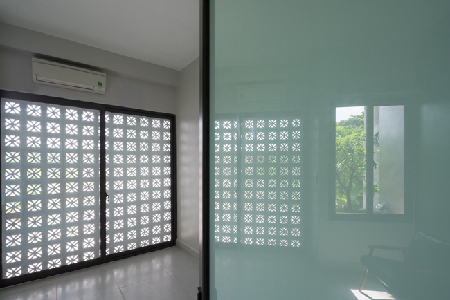 Toàn bộ chi phí xây dựng ngôi nhà chưa tới 35.000 USD &#40;~792 triệu đồng&#41;. Thiết kế của căn nhà ống này là giải pháp lý tưởng dành cho các gia đình trẻ, nhất là ở khu vực thành thị nhiều khói bụi.