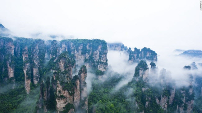 Trương Gia Giới, Hồ Nam: Những cột sa thạch khổng lồ ở đây chính là nguồn cảm hứng cho khung cảnh những ngọn núi bay trên hành tinh Pandora trong bộ phim viễn tưởng &#34;Avatar.&#34;
