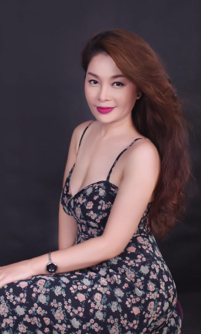 Trên màn ảnh Việt, Thanh Tú là một diễn viên chuyên được giao những vai đánh đá, ghê gớm. Nhưng ngoài đời cô là một người dịu dàng, đằm thắm.