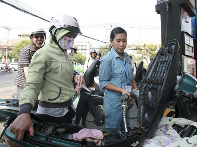 Xăng dầu đồng loạt hạ giá trong ngày Phụ nữ Việt Nam