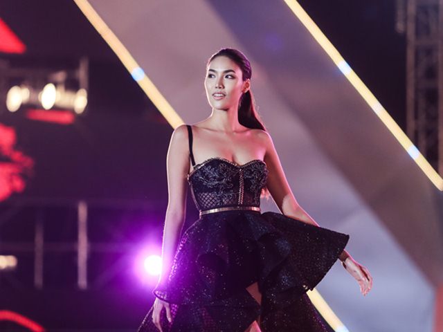 Thót tim vì sự cố đứt dây váy của mẫu Việt khi catwalk