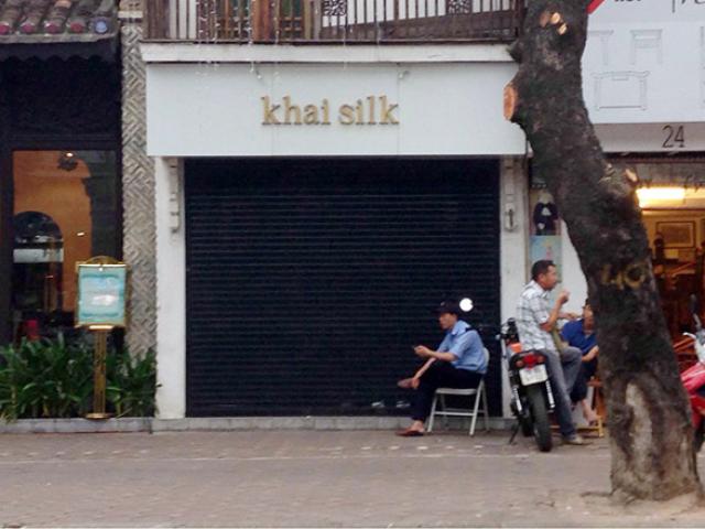 Động thái ”lạ” ở loạt cửa hàng khăn lụa Khaisilk