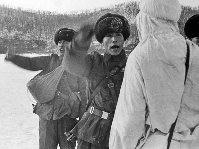Trận TQ đánh úp chiếm đảo khiến Liên Xô không kịp trở tay