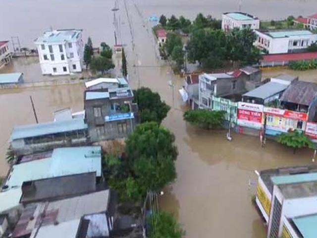 Ảnh: Phú Yên chìm trong nước lũ, nhiều khu vực bị cô lập