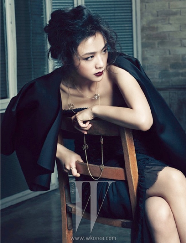 Bộ phim Sắc, giới dù dành nhiều giải thưởng quốc tế, nhưng với Trung Hoa lại được coi như một cuốn phim cấp 3. Vì lý do đó, Thang Duy chính thức bị cấm vận hoàn toàn với truyền thông Trung Quốc.