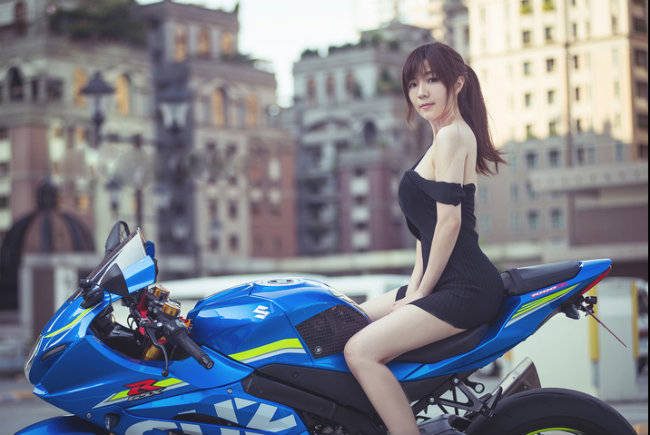 Cuốn hút tới khó tả.