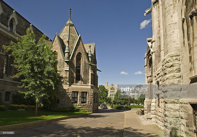 Trong lịch sử phát triển, trường có 12 giải Nobel khoa học, đứng đầu Canada và là một trong những trường đại học có nhiều giải Nobel khoa học nhất thế giới.