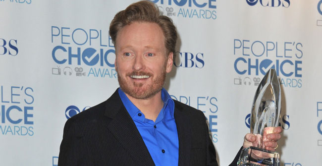 5. Conan O’Brien, IQ: 160. Conan O&#39;Brien sớm nổi danh trong làng giải trí nhờ tài đối đáp thông minh, dí dỏm của mình. Xuất sắc tốt nghiệp trung học, Conan nhanh chóng có được tấm bằng cử nhân chuyên ngành lịch sử và văn học tại Harvard. Ông từng là chủ tịch tờ The Harvard Lampoon, một tạp chí hài hước.