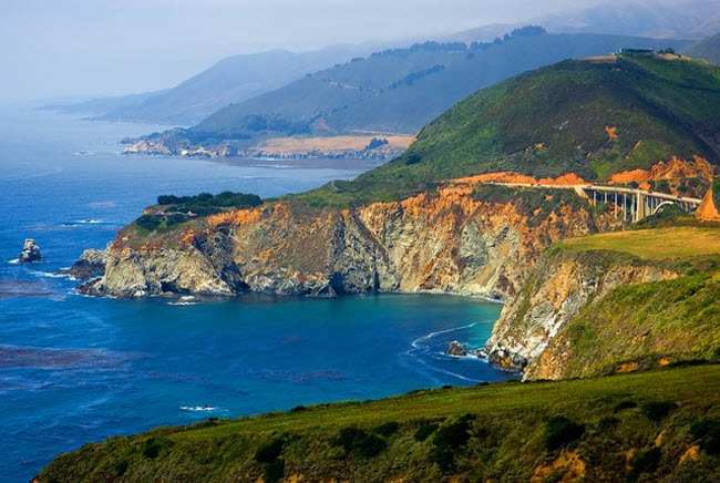 Monterey, bang California, Mỹ: Thành phố Monterey đang phục hồi rất nhanh sau thảm họa&nbsp;lở đất. Với việc cây cầu Pfeiffer Canyon được mở cửa trở lại, du khách có thể tiếp cận tuyến đường Pacific Coast Highway.