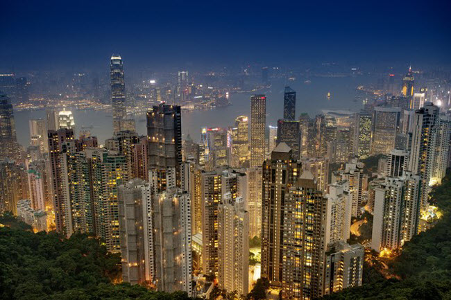 Hong Kong, Trung Quốc: Thành phố được coi là bản sao của Brooklyn ở New York, Mỹ. Tới đây, du khách có thể thỏa thích mua sắm tại khu thương mại Tsim Sha Tsui hay tận hưởng không khí sôi động vào ban đêm.