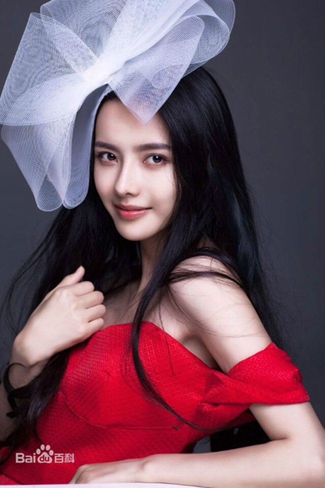 Trương Chỉ Khê nhiều lần bị đồn thẩm mỹ nhưng cô đều phủ nhận.
