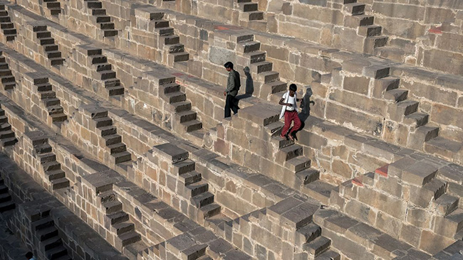 Chand Baori, Abhaneri, Rajasthan: Với 3.500 bước trong thiết kế hình học hoàn hảo, Chand Baori là một trong những bức tường bậc thang đẹp nhất ở Ấn Độ.