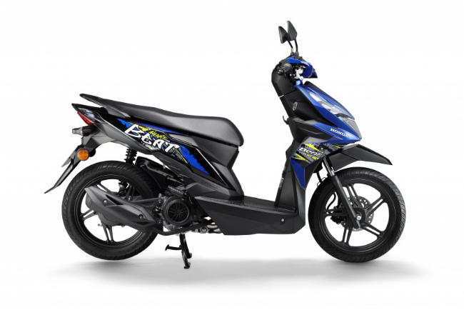 Hệ thống treo thuộc loại thông thường với phuộc nhún ở trước và giảm xóc đơn phía sau, không có chỉnh trước. Ảnh 2018 Honda BeAT màu xanh da trời.