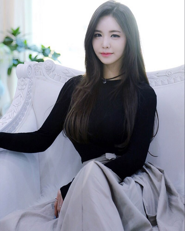 Đôi khi, Kang Ye Bin lại rất kín đáo và nữ tính.&nbsp;