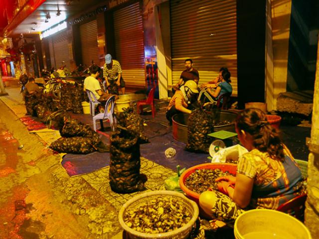 Chợ “độc” gần nửa thế kỷ chỉ bán một mặt hàng vào lúc nửa đêm ở SG