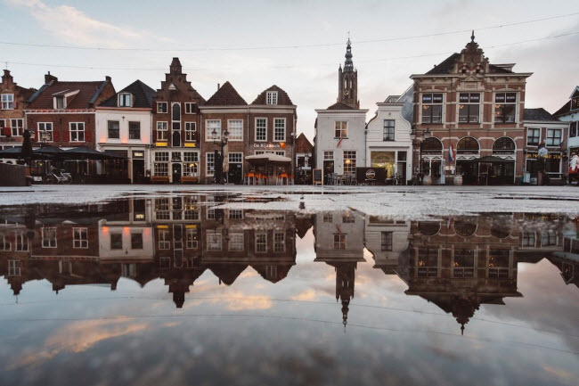 Du lịch bằng tàu hỏa tới thành phố Amsterdam, Hà Lan.