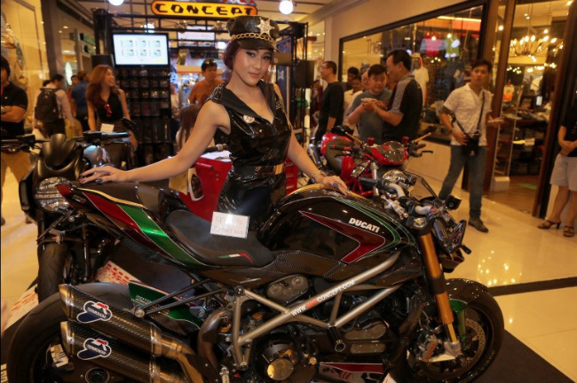 Tông xuyệt tông với xế nổ của Ducati.